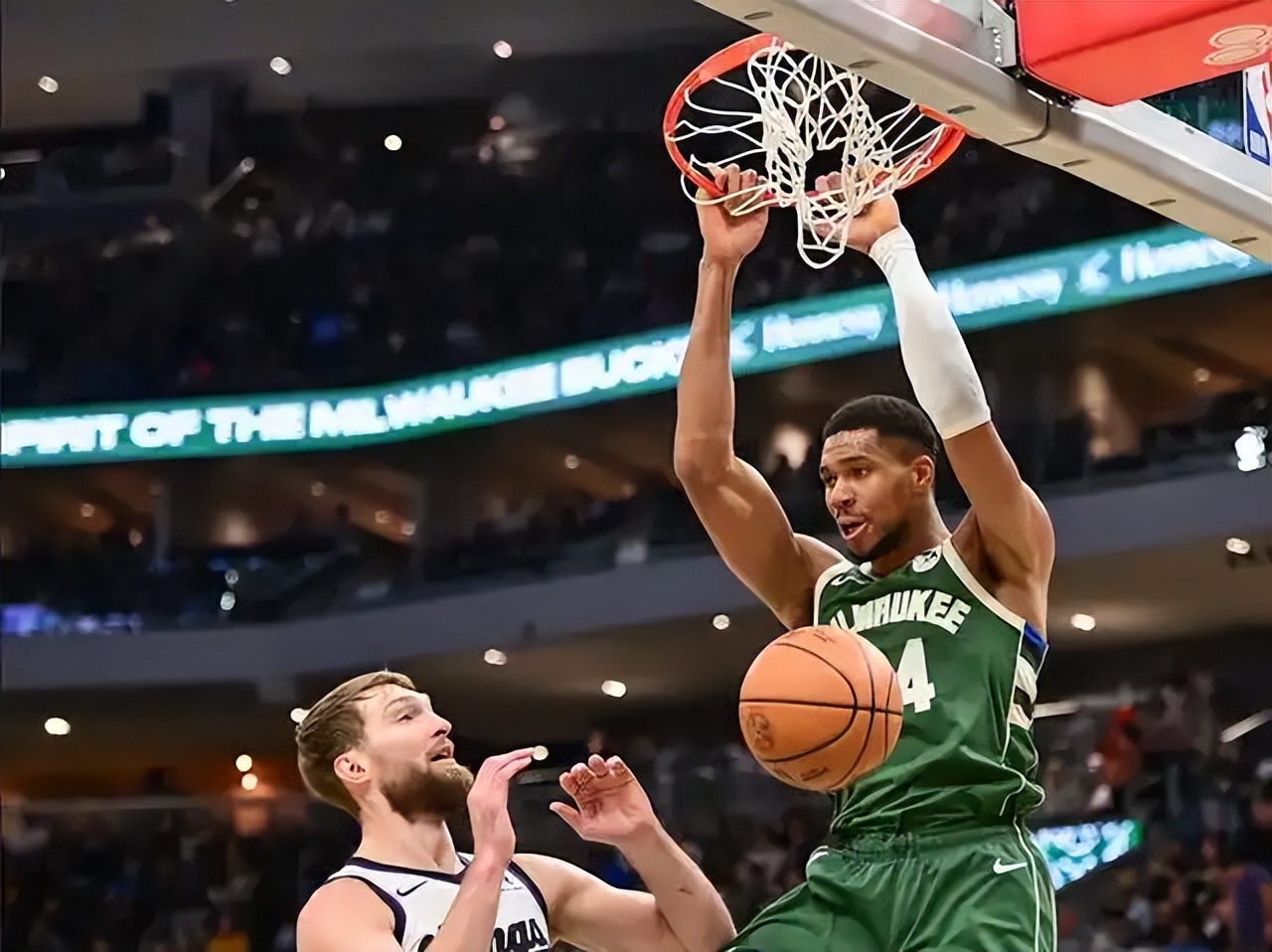 开云官网-窗口期密尔沃基雄鹿调整名单以备NBA常规赛，临场应变环节打磨，悬念犹存，纪律约束更严格的简单介绍