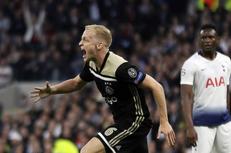 开云在线-今晨阿贾克斯豪取连胜：英超节点到来，目标明确，纪律约束更严格